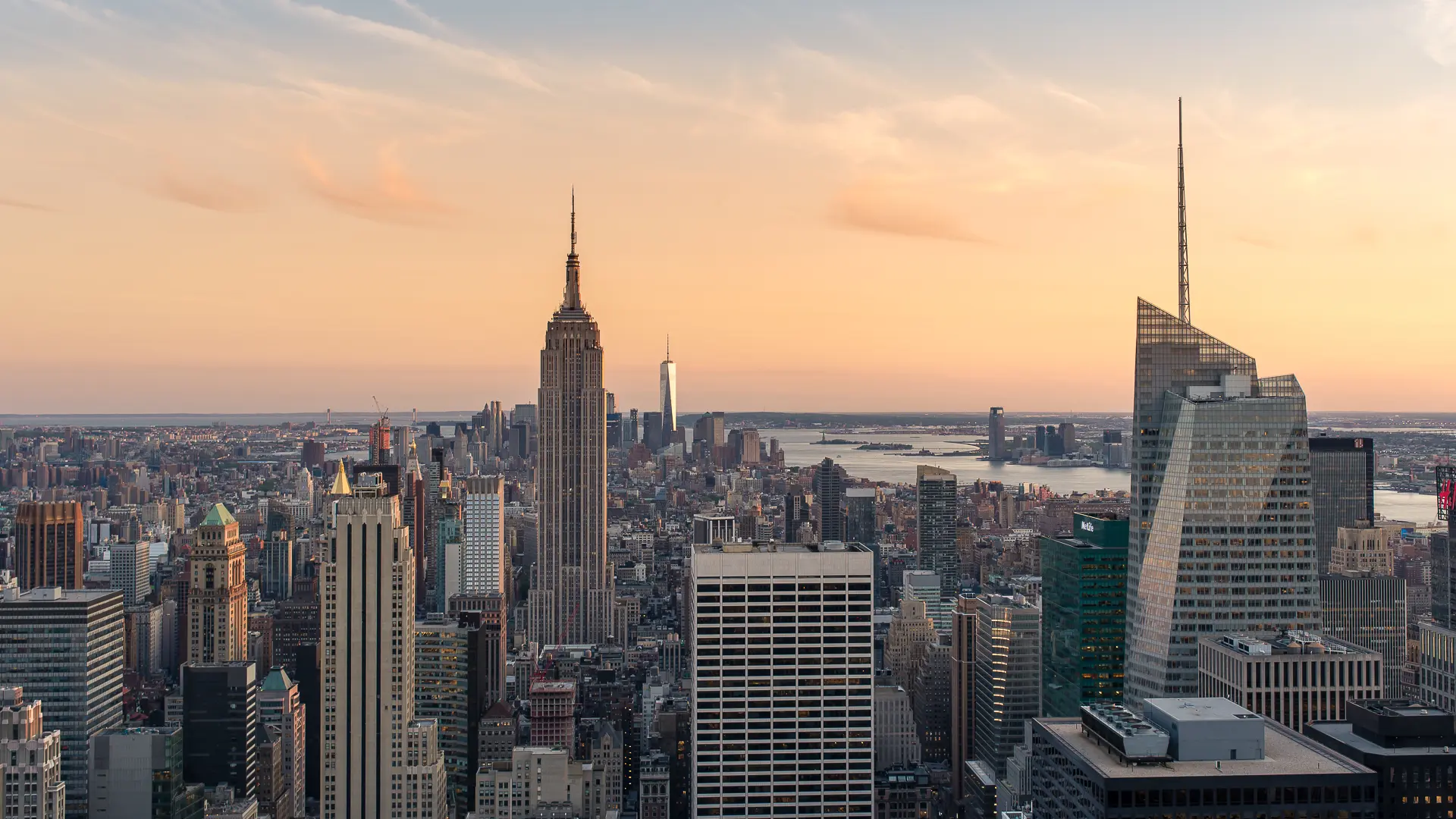 Widok z tarasu Top of the Rock na Empire State Building